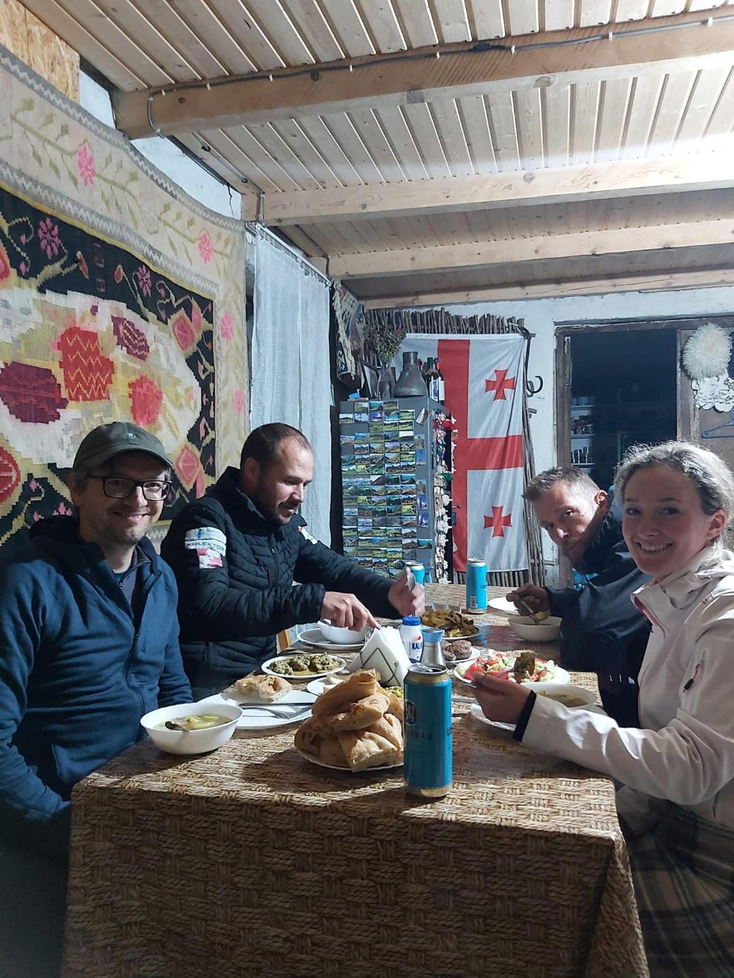 بيت شباب Tishe Omalo المظهر الخارجي الصورة